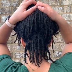 what should i do with all this frizz?! starter loc problems Frizzy Starter Locs, Frizzy Locs, Frizzy Hair Remedies, Beautiful Dreadlocks, Nappy Hair, Loose Hair, Starter Locs, Dreadlock Styles, Hair Frizz