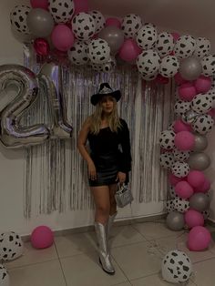 Globos decoración outfit Rodeo Decorations, Cowgirl Outfits For Women, Its My Bday, Turning 21, 30th Party, Cowgirl Birthday Party, 24th Birthday