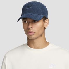 Corduroy fabric gives this Club cap some casual vintage vibes. An embroidered Futura logo offers a polished look. Casual Corduroy Baseball Cap With Curved Bill, Nike Hat With Embroidered Logo And Curved Brim, Casual Nike Snapback Trucker Hat, Casual Corduroy Hat With Curved Bill, Nike Casual Snapback Trucker Hat, Nike Cotton Snapback Hats, Nike Casual Trucker Hat With Curved Brim, Nike Casual Hat With Curved Visor, Casual Nike Hat With Curved Visor