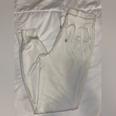 Nwot Super Soft Pants White Fitted Joggers For Streetwear, White Fitted Athleisure Joggers, Fitted White Joggers, Ralph Lauren White Fitted Bottoms, White Fitted Sweatpants For Loungewear, Casual Ralph Lauren Pants With Pockets, Ralph Lauren White Casual Bottoms, Casual White Ralph Lauren Bottoms, Casual Fitted Ralph Lauren Bottoms