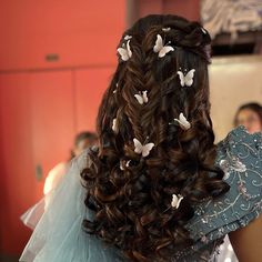 15 Hair Quinceanera Butterfly, Wedding Hairstyles Butterflies, Peinados Para Xv Años, Low Ponytail Ideas, Debut Hairstyles, Quince Hair, Ponytail Hairstyle Ideas, Butterfly Hairstyle, Ponytail Ideas