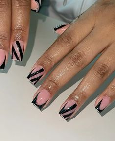 Black French With Design, Short Black French Tip Nails With Design, Black French Tip With Design, Black French Tips With Design, French Tip Nails Short Nails, Black French Tip Designs, Black French Tip Nails Short, Black French Tip Nail Ideas, Black And White Short Nails