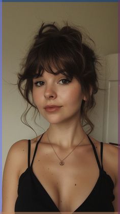 Easy French braid hair hack. Simple braid hair hack. Bangs On Long Face, Alt Hair, Long Shaggy, Hair References, Soft Bangs, Long Shag, Portrait Reference, Damen Outfit, French Braid Hairstyles