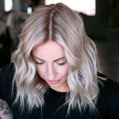 Root Tap Blonde Short Hair, Root Tap Blonde Balayage, Tap Root Blonde, Blonde Root Tap With Money Piece, Platinum With Smudge Root, Root Tap Blonde Before And After, Blonde Hair With Root Tap