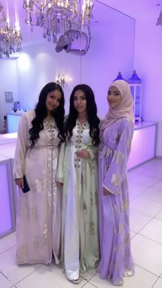 Eid Outfits Arab, Estilo Hijab, Arabic Dress, Hijabi Fits, Moroccan Clothing, Eid Outfits, Moroccan Kaftan, Moroccan Fashion, Modest Fits