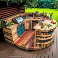 an outdoor kitchen made out of pallets and wooden planks is shown in the middle of a deck