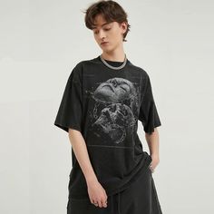 Displaying an eye-catching cracked skull graphic, it's a perfect pick for badasses looking to add an edgy edge to their wardrobe. A classic retro washed black look makes it the perfect piece for a rock 'n' roll style! Hip Hop Tee, Skull Graphic, Japanese Streetwear, A Skull, A Face, Casual Wardrobe, Oversized Tshirt, Graphic Shirts, Black Tshirt