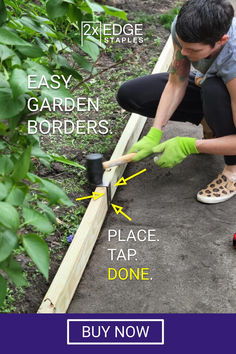 A person tapping a 2xEDGE staple into place with a mallet Diy Garden Border, Flower Beds Raised, Wood Landscape Edging, Sidewalk Landscaping, Flower Bed Borders, Diy Landscape, Flower Bed Edging, Raised Planter Beds, Wooded Landscaping