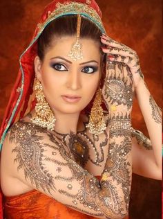 Bridal Henna Rik Lee, Henna Hand Designs, Red Henna, Bollywood Bridal, Bridal Henna Designs, Latest Bridal Mehndi Designs, Bridal Mehendi Designs, Beautiful Mehndi, Arabic Mehndi Designs