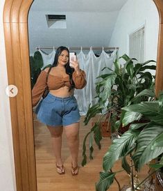 Outfits Gorditas, Chubby Fashion, Look Plus Size, Shorts Outfits, Outfit Trends, Im Ready, Plus Size Shorts, Curvy Girl Outfits, Curvy Girl Fashion