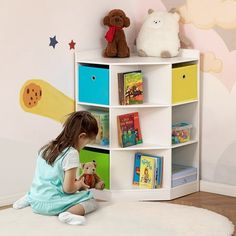 Small spaces need to be organized and treated with an eye for minimalism. That's why this kids corner storage unit is built to take advantage of space in a way traditional cube shelves and cubbies don't. Small bedrooms, small houses, and play areas can benefit from this space-saving design that leaves the rest of the floor space open. Featuring three cloth drawers, this kids storage organizer from HOMCOM makes it easy to tidy up. Size: 22.5" x 22.5" x 37".  Color: White. Corner Cube Storage, Corner Cubby Storage, Corner Storage Unit, Toy Storage Shelves, Toy Storage Organizer, Kids Cabinet, Armoire D'angle, Small Bedroom Organization, Cube Storage Unit