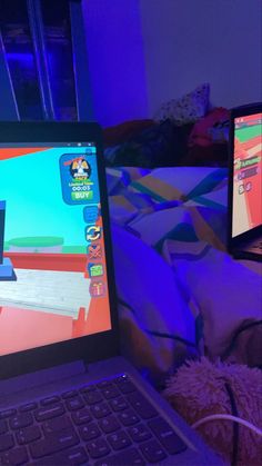 tycoon and snacks with my favorite person on a rainy night Playing Online Games Aesthetic, Gaming At Night Aesthetic, Roblox Sleepover, Sleepover Aesthetic Night, Online Friends Aesthetic