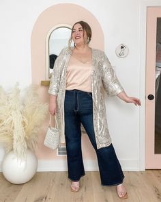 Diana Dares, Outfit Primavera, Satin Blouse, Curvy Girl Outfits, Plus Size Casual, Curvy Fashion, An Artist, Jean Outfits, Passion For Fashion