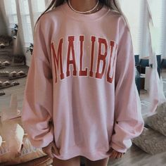 Oversized Outfit, Basic Sweatshirt, Cute Lazy Outfits, Cute Sweatshirts, Cute Comfy Outfits, Aesthetic Collage, Shop Sweatshirts, Vintage Sweatshirt