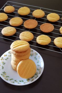 some cookies are on a plate and cooling rack