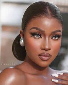 Beauty of the week : Bridal makeup created by Bibyonce / MÉLÒDÝ JACÒB Israelite Wedding, Wedding Chignon, Nails And Makeup, Black Bridal Makeup, Robes Glamour, Makeup For Black Skin, Brown Skin Makeup, Dark Skin Makeup, Makeup For Black Women