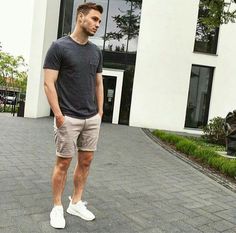 Guys Shorts Outfit, Men Outfits Swag, Casual Minimalist Style, Sweater Outfits Men, White Sneakers Outfit, Simple Casual Outfits, Minimalist Fashion Men, Minimalist Men