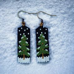 Christmas Earrings Beaded, Christmas Bead Earrings, Christmas Beaded Earrings, Xmas Beads, Beaded Earrings Pattern, Christmas Beading, Beaded Patterns, Diy Seed Bead Earrings, Seed Bead Crafts