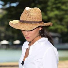 Raffia cowboy hat for women. Stylish western style hat. Wired brim, 3.25" wide, allows you to shape it as you like it. Contrast color band with stone beads accent. Dented crown with front pinch. "Wallaroo" logo accent. Inner drawstring to reduce size. Medium / large hat size, fits up to 58 cm. 100% raffia. Spring Dress Trends, Large Hat, Raffia Hat, Large Hats, Color Bands, Hat For Women, Boho Vibe, Cowboy Hat, Tahiti