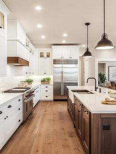 Stylish Flooring Choices for Kitchens with White Cabinets Wood Floor Kitchen White Cabinets, Kitchens With Hardwood Floors, Kitchen With Wooden Floor, Wood Floors Kitchen, Light Grey Wood Floors, Kitchens With White Cabinets, Zen Bathroom Decor, Hardwood Floors In Kitchen