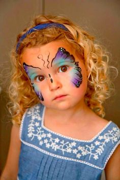 Blue butterfly face painting Face Butterfly, Butterfly Face Paint, Girl Face Painting, Painting Face, Face Painting Tutorials, Butterfly Makeup, Halloween Makeup Diy, Cool Halloween Makeup, Butterfly Face