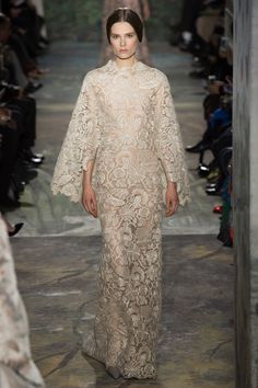 An ivory lace-Caped #Valentino #Gown...what could exude purer elegance!?  For White Stole, Valentino triumphs with this creation from the 2014 NY Fashion Week runway! #Cape #Stole Read blogpost at http://www.whitestole.com/blog--flowing-chic-modern-bridal-style/category/valentino - See entire #Silk #Stole collection at http://www.whitestole.com Summer Evening Dress, 2014 Couture, Haute Couture Wedding Dress, Valentino Haute Couture, Valentino Couture, Cocktail Outfit, Pant Suits, Atelier Versace, Spring Couture