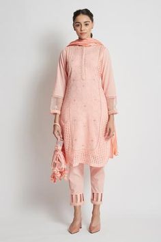 Shop for Sitaraa Pink Mulmul Mul Mul Embroidered Kurta Set for Women Online at Aza Fashions Schiffli Kurta, Mulmul Kurta, Boutique Dress Designs, Kurta Set, Suit Set, Trim Detail, Indian Design, Sheer Fabrics, Embroidered Lace