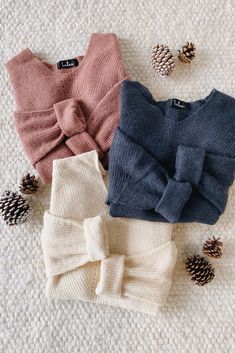 Cozy-up in the perfect knit, or gift a one to a friend. Our gift guide has cozy winter faves for everyone on your list with prices starting under $25! #lovelulus Best Gifts For Women, Trendy Scarves, Gifts Under 25, Winter Wardrobe Essentials, Ideal Wardrobe, Chic Gifts, Cool Gifts For Women, Autumn Cozy, Holiday Christmas Gifts