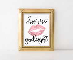 a gold frame with a green kiss me i'm irish print on it