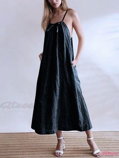 Chic Long Dress with Adjustable Halter Neckline and Ruffled Trim Flowy Dress Long, Long Evening Gowns, Skirt Type, Long Gown, Halter Neckline, Types Of Skirts, Collar Type, Types Of Collars, A Line Skirt