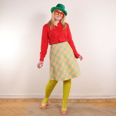 70s Vintage A line winter skirt, bright plaid skirt Small, check skirt - A-shaped secretary, business, work, office, smart casual skirt - Similar to 30s and 40s style - Lightweight, no lining - Zip side closure, High-waisted - Brand: Vinetta - Estimated wool and polyamid blend, no content tag - Excellent mint vintage condition - Estimated size S, please see the exact measurements! ✿ MEASUREMENTS (taken flat) ✿ 23" / 58 cm length 14'' / 34 cm waist I have M in the waist (30''/ 76 cm) and L in the Retro Mini Skirt For Spring Workwear, Retro Green Knee-length Skirt, Green Retro Knee-length Skirt, Retro Plaid Skirt For Work, Smart Casual Skirt, 40s Mode, 40s Style, Check Skirt, 40s Fashion