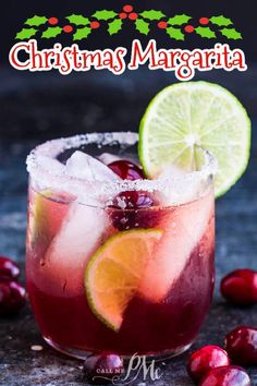 BEST CHRISTMAS MARGARITA!🎉 Winter Margaritas, Recipes Cranberries, Weihnachtlicher Cocktail, Christmas Margarita, Cocktail Tequila, Christmas Drinks Alcohol Recipes, Cranberry Margarita, Christmas Drinks Alcohol