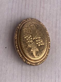 Beautiful Antique gold plated oval floral (or possibly grapes) pin. Has a ring on back can be used for necklace.  1 1/4" length Floral Pins, Victorian Gold, Old Magazines, Little Dresses, Antique Victorian, Antique Gold, Vintage Cars, Brooches, Grapes