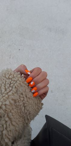 Spooky Halloween Nails Orange, October Nails Fall Orange, Colorful Ghost Nails, October Nails Fall Ideas, Green Ghost Nails, Orange Nails With Ghost, Orange Glitter Halloween Nails, Black And Orange Nails Fall, Simple Halloween Nails Orange