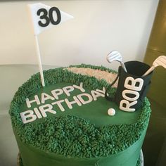 I Am Going To Make This For My Brothers Birthday With Lemon Cake Combine As That's His Favorite. Golf Grooms Cake, Golf Cake Toppers, Golf Party Foods, Golf Birthday Party, Frosting Tips