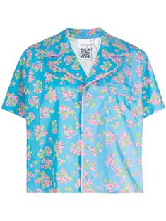 Blue cotton floral-print short-sleeved shirt from NATASHA ZINKO featuring all-over floral print, logo print to the front, camp collar, front button fastening, short sleeves and chest patch pocket. Natasha Zinko, Floral Print Shorts, Print Logo, Logo Print, Patch Pocket, Short Sleeve Shirt, Casual Button Down Shirt, Top Shirt, Floral Print