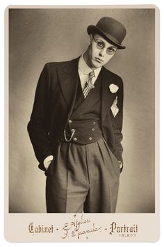 By Atelieri O. Haapala, Victorian Photography, Mens Fashion Vintage, Dandy Style, Portrait Vintage, Vintage Mode, Vintage Portraits, 1920s Fashion