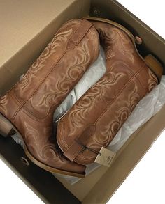 Tan Hat Outfit Summer, Small Cowgirl Boots Outfit, Pretty Cowboy Boots, Real Cowgirl Boots, Pretty Cowgirl Boots, Coastal Cowgirl Boots, Woman’s Boots, Southern Woman Aesthetic, Women’s Cowgirl Boots