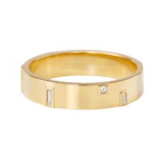 a yellow gold ring with three baguets on the side and two diamonds in the middle