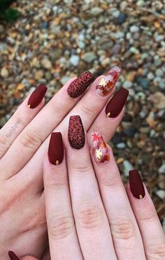 Glitter Leaves Nails, Fall Nail Ideas With Leaves, Leave Nails Fall, Thanksgiving Nails Acrylic Coffin Short, Fall Leave Nails Art, Almond Nails Designs For Fall, Fall Nails With Leaves Acrylic, Thanksgiving Nail Ideas Dip Powder, Autumn Nail Art Designs Fall Leaves