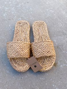 Woven slippers made of natural hyacinth, rubber sole, They are very lightweight and comfortable. Good for beach day or any day also can use indoor and outdoor. perfect for summer and spring. complete look with natural aesthetic look.  They are 100% handmade and made to order,the bottom made from natural materials and on the top decorated with handmade woven macrame.  This product is low impact to environment. The quality is great with handmade.    Size          S  EU 35 -36          M EU 36-37          L  EU 38 - 39          XL EU 30 - 40 Comfortable Beach Flip Flops With Woven Sole, Comfortable Beach Slippers With Woven Sole, Adjustable Braided Flip Flops For Vacation, Casual Natural Flip Flops For Beach Season, Casual Braided Flip Flops For Vacation, Casual Handwoven Slip-on Sandals, Flat Slippers With Woven Sole For Vacation, Flat Vacation Slippers With Woven Sole, Vacation Flat Slippers With Woven Sole