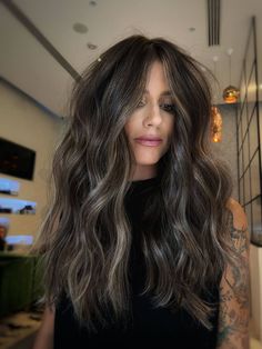 Dimensional Brunette Money Piece, Brown Balayage Money Piece, Dark Reverse Balayage, Short Brunette Hair With Money Piece, Cool Toned Dimensional Brunette, Expensive Brunette Hair Color 2023, Dark Brown Hair Money Piece, Fall Winter Hair Color 2024, Dark Brown Hair With Money Piece