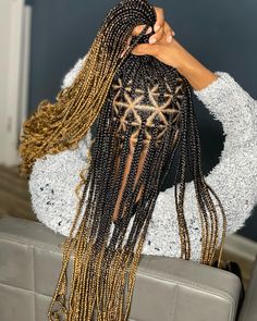 Stunning Ombre Knotless Braids Formal Hairstyles With Knotless Braids, Elegant Knotless Braid Hairstyles, Black And Blonde Knotless Braids With Curls, Knotless Braids And Makeup, Knotless Spiral Braids, Ombre Knotless Braids, Knotless Box Braids Styles, Braid Sizes, Medium Knotless Box Braids