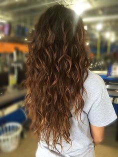 Spiral Perm, Beachy Hair, Hairstyles Natural, Colored Curly Hair, Permed Hairstyles, Long Wavy Hair, Haircuts For Long Hair, Cool Hair Color, Long Curly Hair