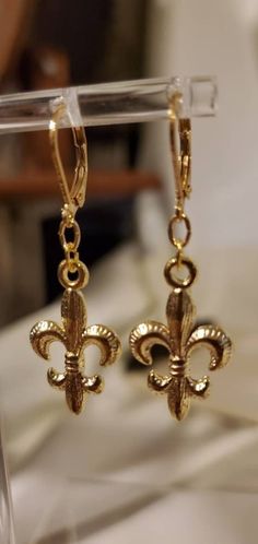 Check out this item in my Etsy shop https://www.etsy.com/listing/1119093963/gold-fleur-de-lis-earrings-on-stainless Peacock Pearl, Amethyst Cluster, Celtic Jewelry, Cross Jewelry, Cluster Earrings, Exquisite Jewelry, Beautiful Earrings, Freshwater Pearls, Jewelry Earrings Dangle