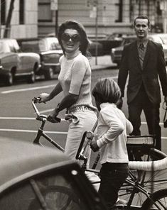 Jackie O Style, John Junior, Lee Radziwill, Jackie Onassis, Jfk Jr, Cycle Chic, Riding A Bike, I Want To Ride My Bicycle, The Kennedys