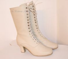 Boho Boots Bohemian, White Wedding Boots, Edwardian Boots, Boots Victorian, Costumes Design, White Bridal Shoes, White Leather Boots, Granny Boots, Victorian Boots