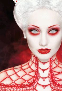 White and Red fantasy makeup. In my opnion this should be what the queen of hearts in ouatiw should look like.. Carnaval Make-up, Fantasy Make-up, Drag Make-up, Horror Make-up, Special Fx Makeup, Horror Makeup, Special Effects Makeup, Halloween Costumes Makeup