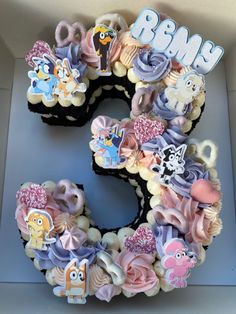 #bluey #bingo #birthdaycake #cake #three #blueyheeler #chocolatecake Number 2 With Cupcakes, Bluey 3rd Birthday Party For Girls Ideas, Bluey Ice Cream Party, Bluey 4th Birthday Party Ideas Girl, Bluey Cookie Cake, Bluey Cupcake Cake, Bluey Girls Birthday Party, Bluey Birthday Party Ideas Pink, Fourth Birthday Cake