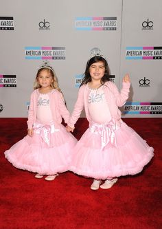 Sophia Grace and Rosie 2 People Halloween Costumes, Duo Dress, Sophia Grace, Duo Costumes, Aurora Dress, Duo Halloween Costumes, Dress Up Day, Halloween Costumes Friends